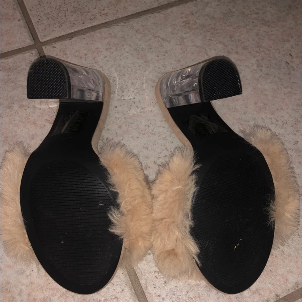 Fur heels - Picture 2 of 2